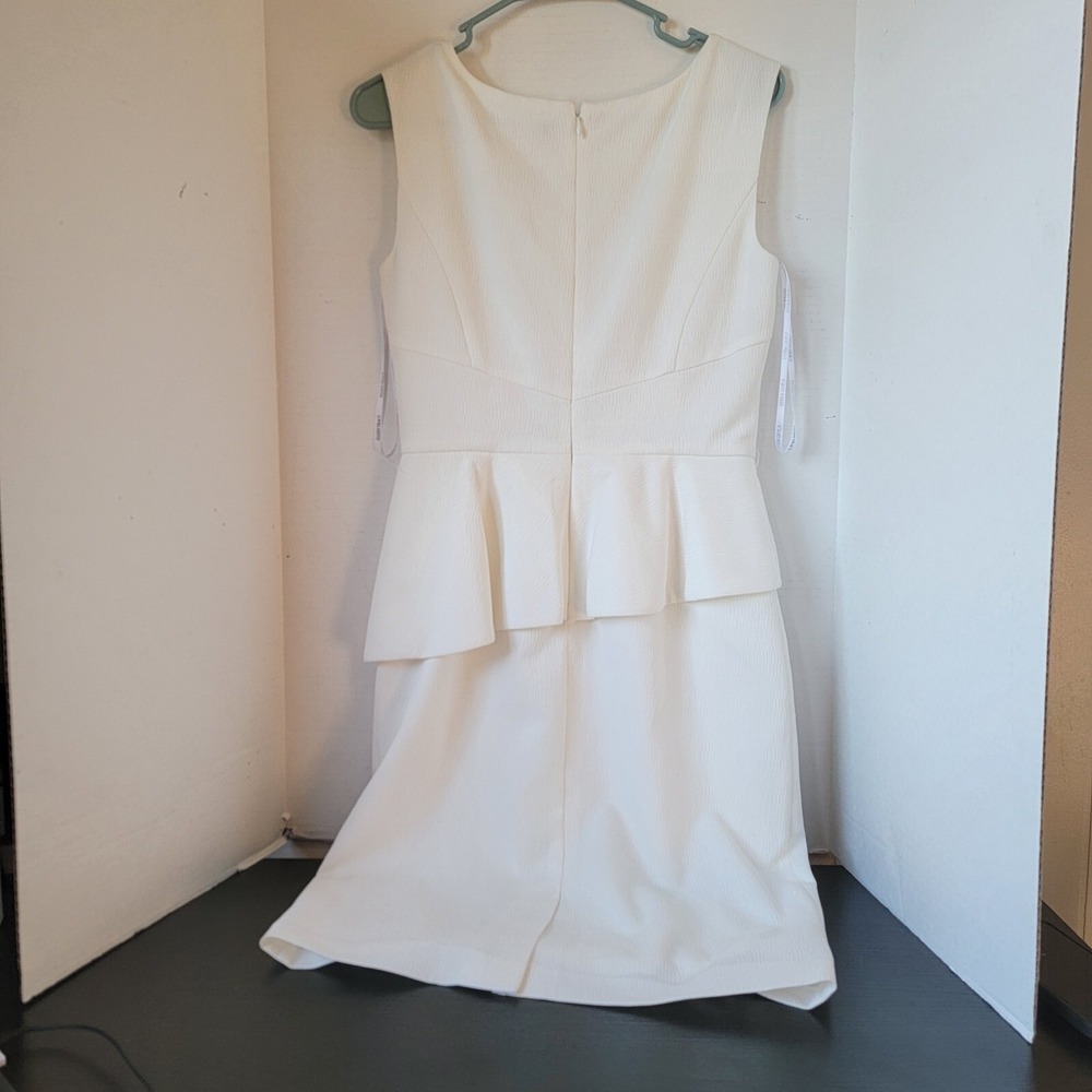 Ellen Tracy White Textured Peplum Sleeveless Sheath Dress Size 6